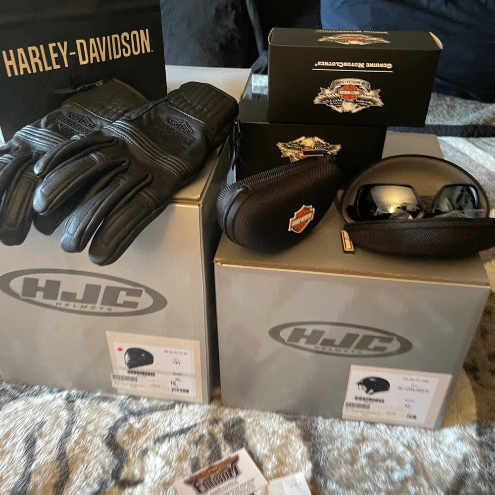 brand new harley davison gear paid $800 asking 450